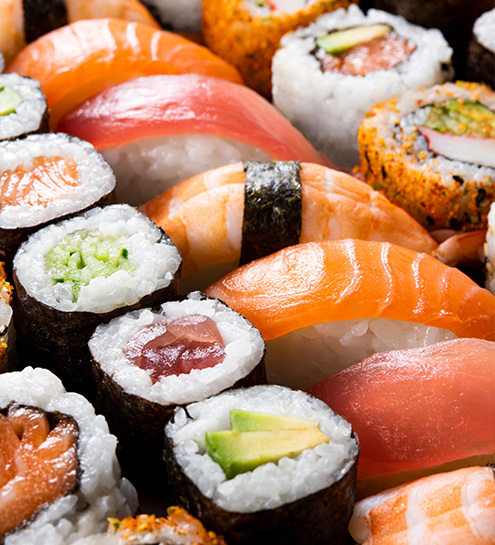 Sushi casero para una noche con amigos
